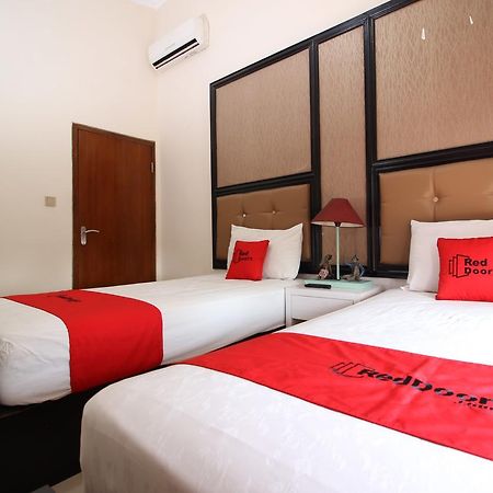 Reddoorz Plus Near Tugu Jogja 2 Yogyakarta Exterior foto