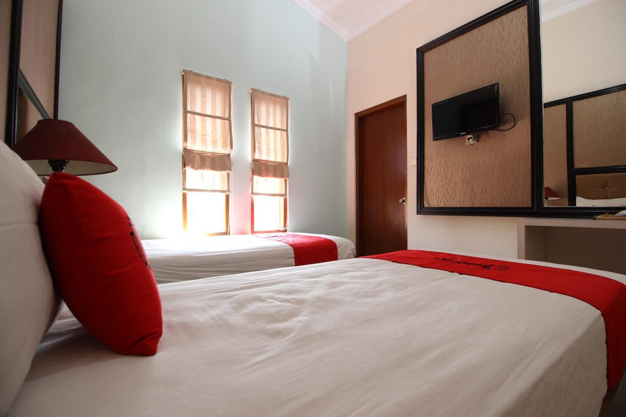 Reddoorz Plus Near Tugu Jogja 2 Yogyakarta Exterior foto